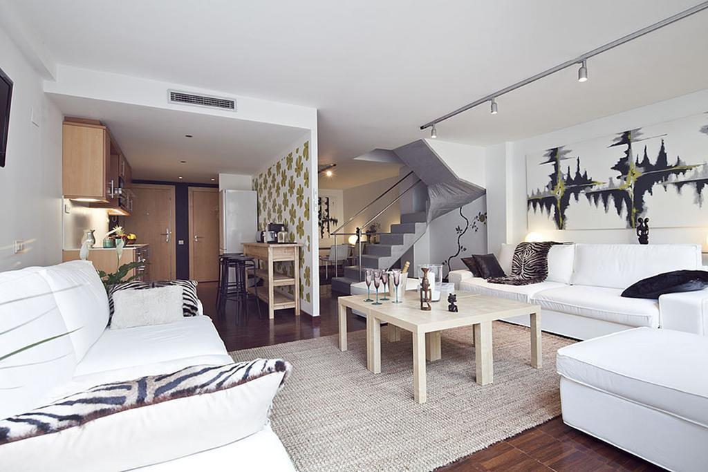 Apartment Barcelona Rentals - Private Pool And Garden Center Exterior foto
